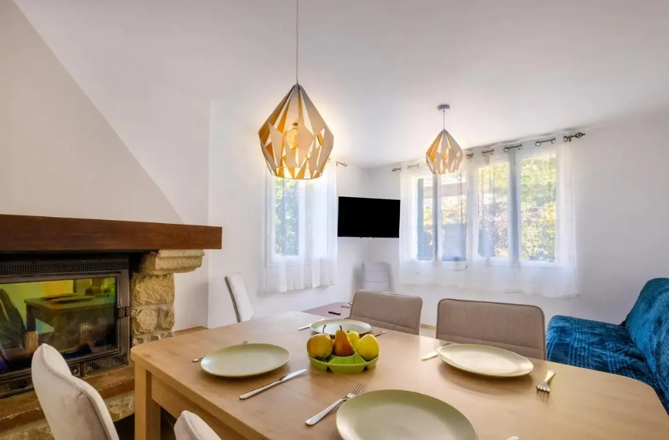 Holiday home La Tiniera A Luceram - Maison Renovee 2023- Terrasse - Wifi - Village Des Creches